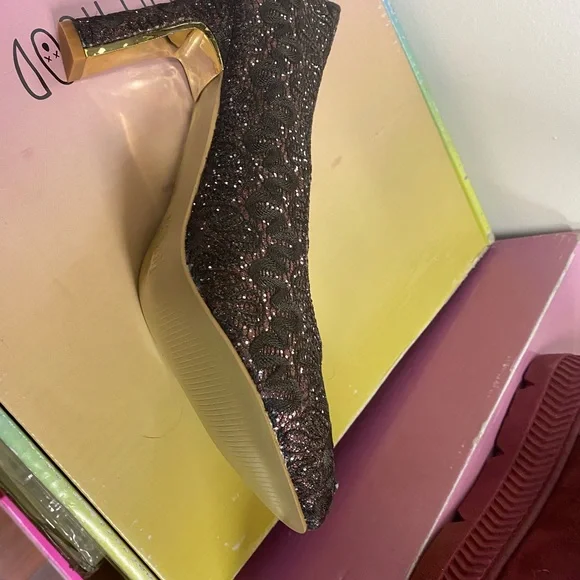 Shoes - Picture 5 of 5